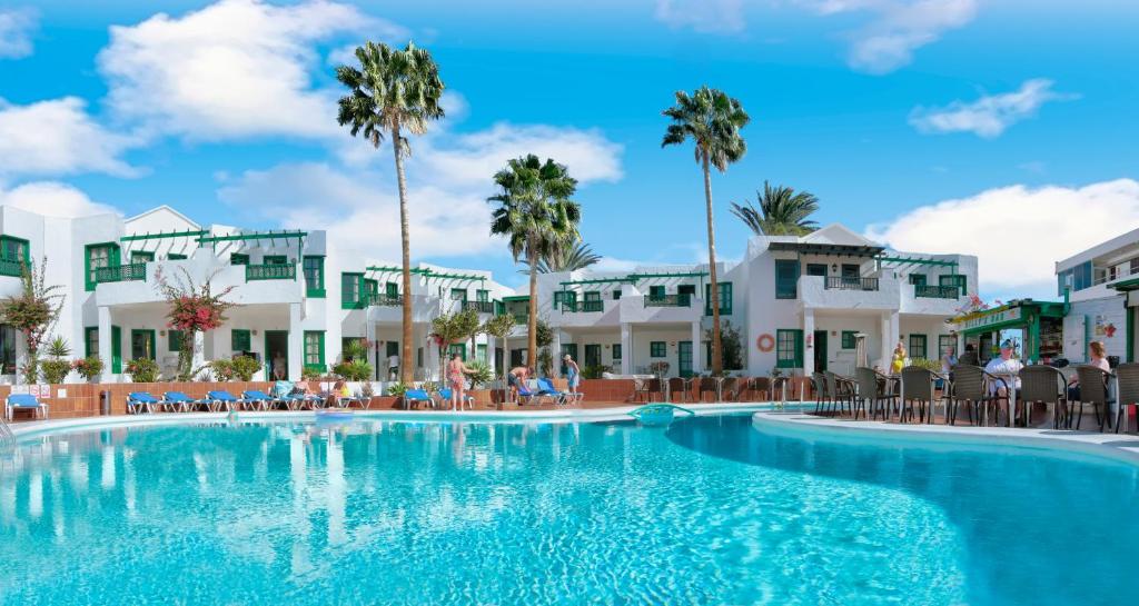 Luz Y Mar Apartments image 0