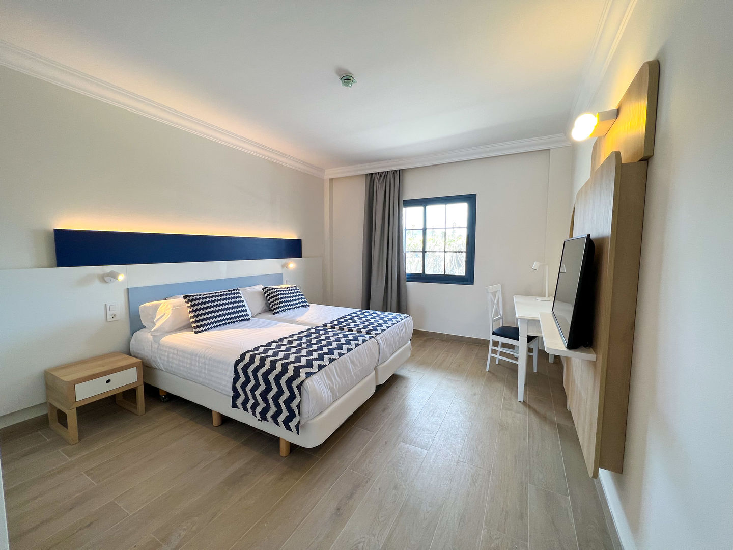 Cordial Marina Blanca image 1