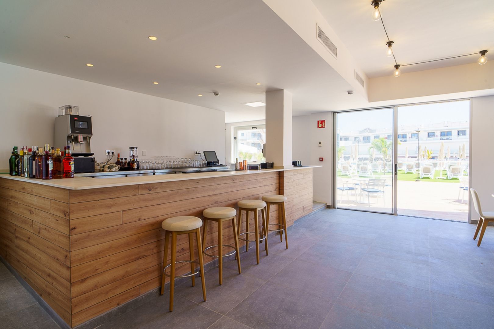 Cordial Marina Blanca image 3