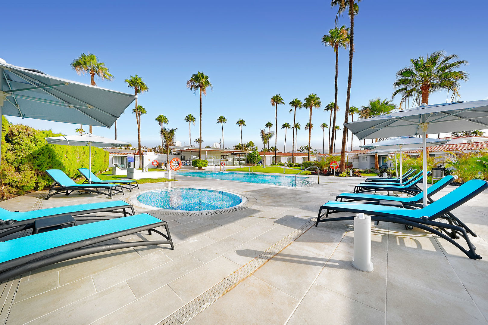 Los Girasoles image 1