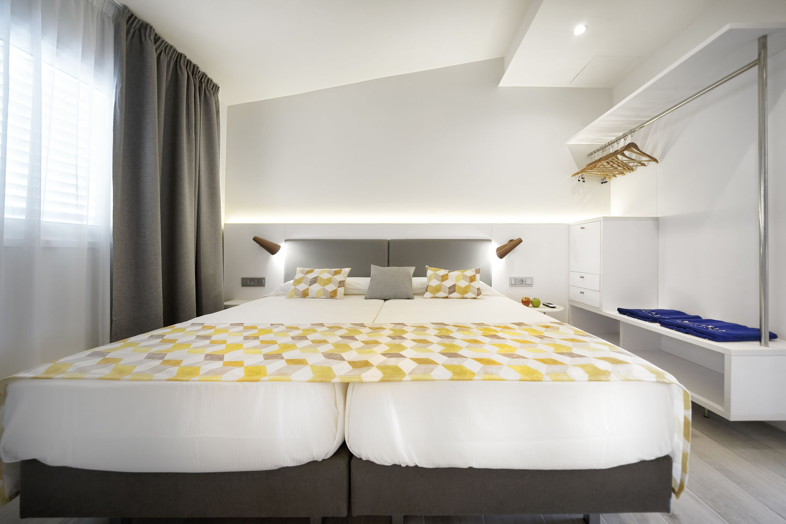 Los Girasoles image 2