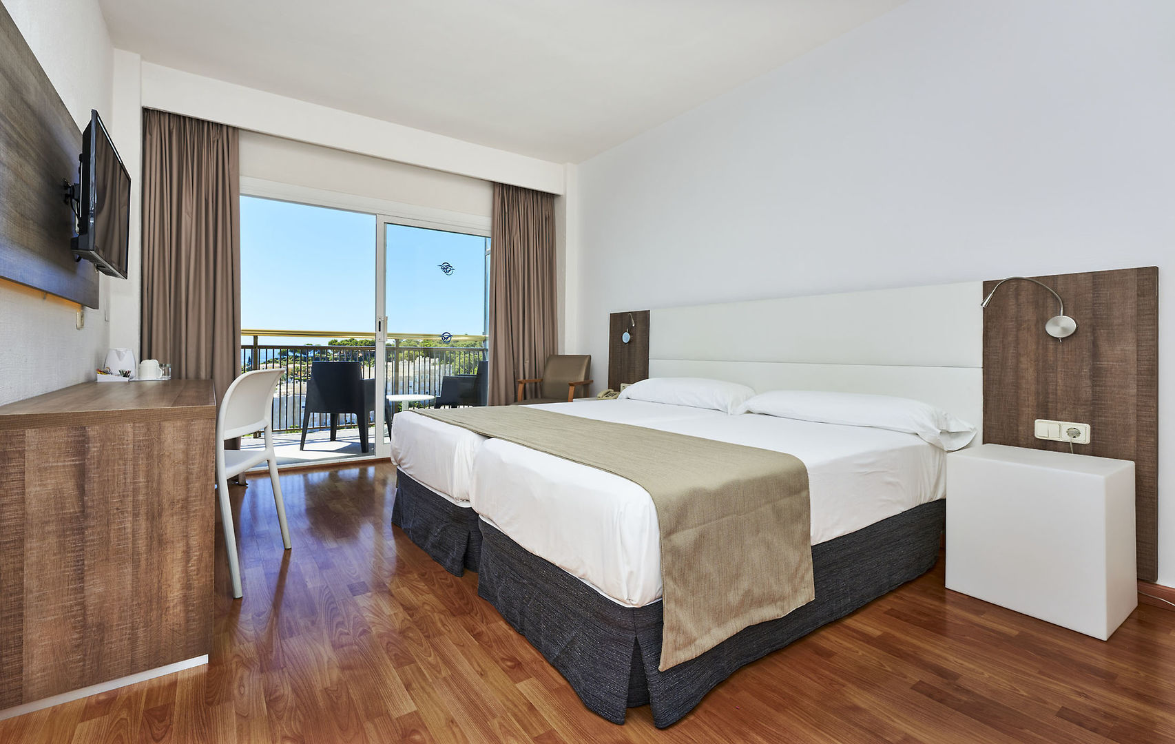 Globales Cala Viñas image 1