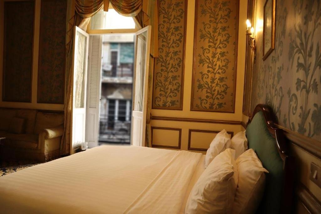 Paradise Inn Windsor Palace Hotel image 2