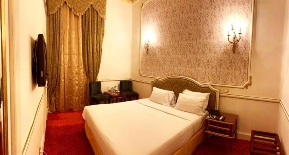 Paradise Inn Windsor Palace Hotel image 3