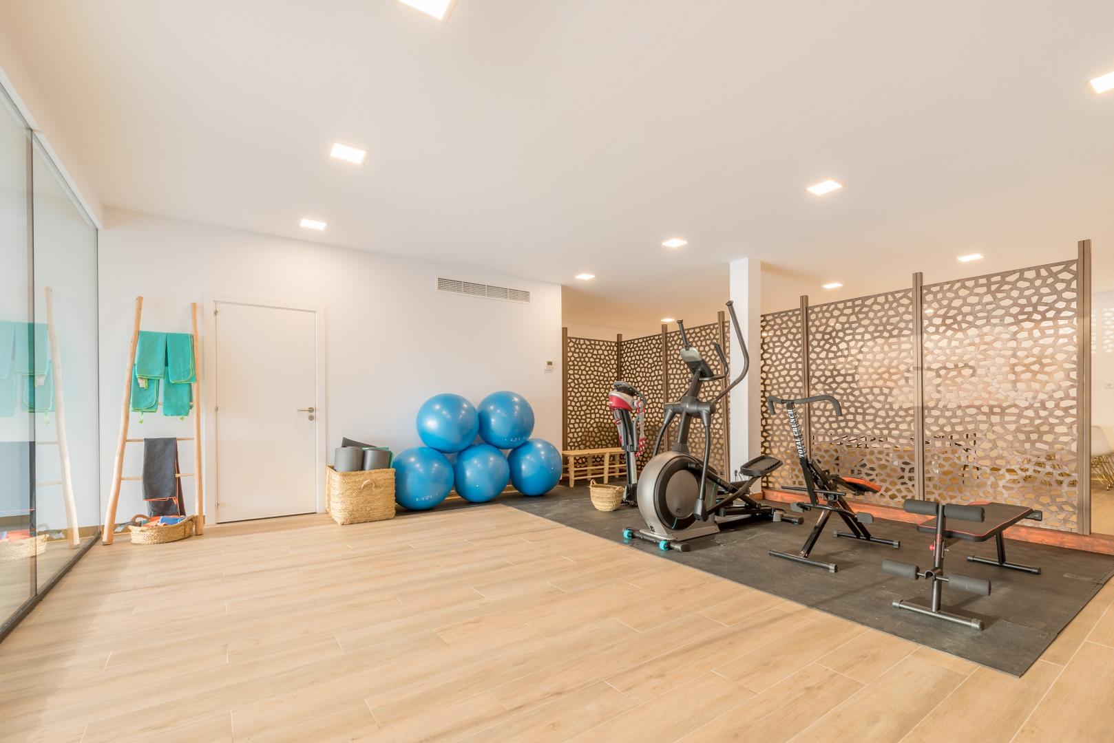 Fitnessruimte met cardio-apparaten — Cas Cabo Nou Agroturismo