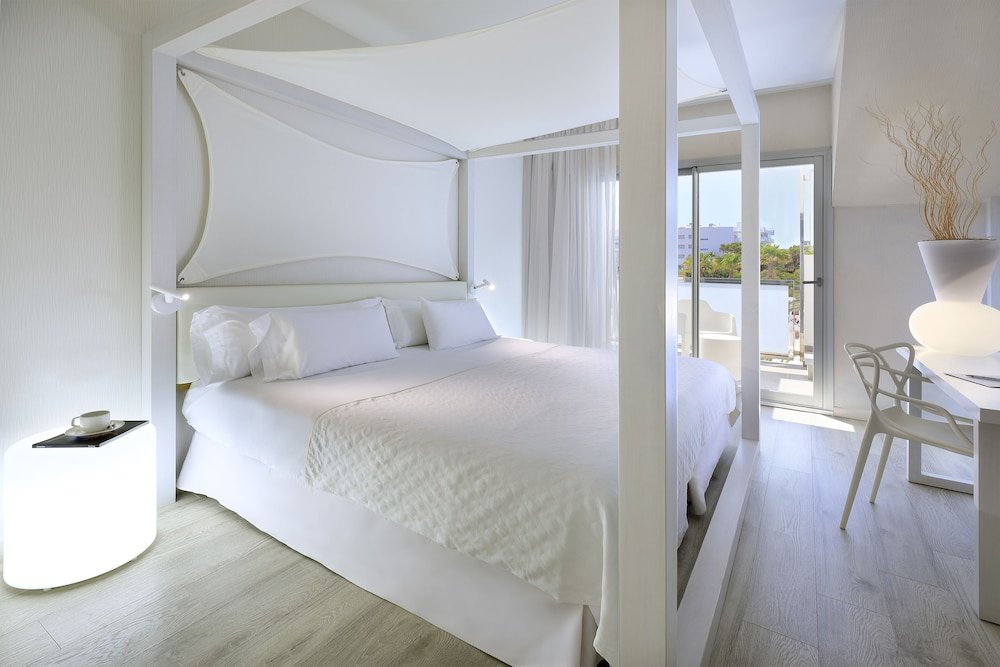Blanco Hotel Formentera image 1
