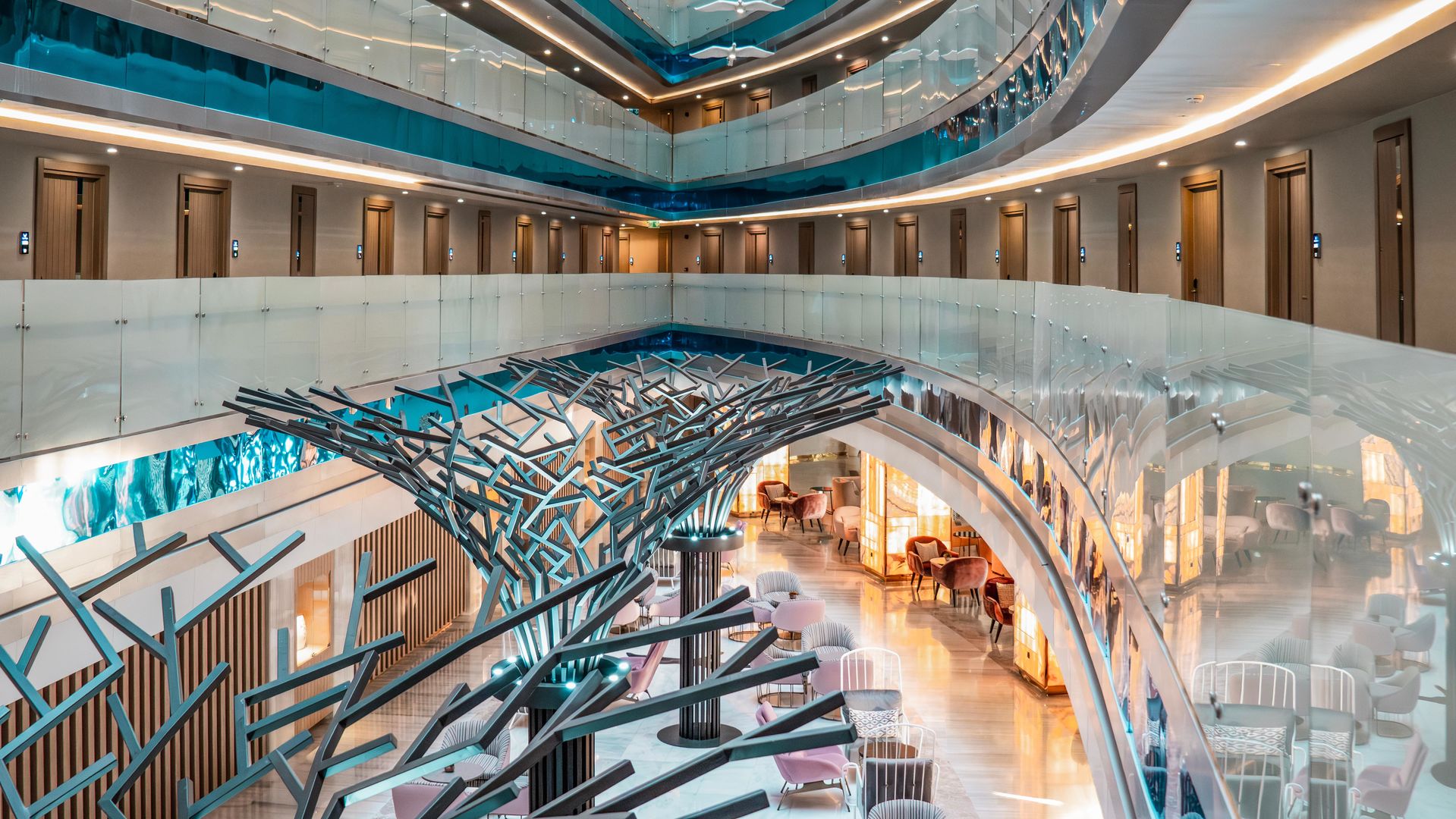 Royal Wings Hotel image 2