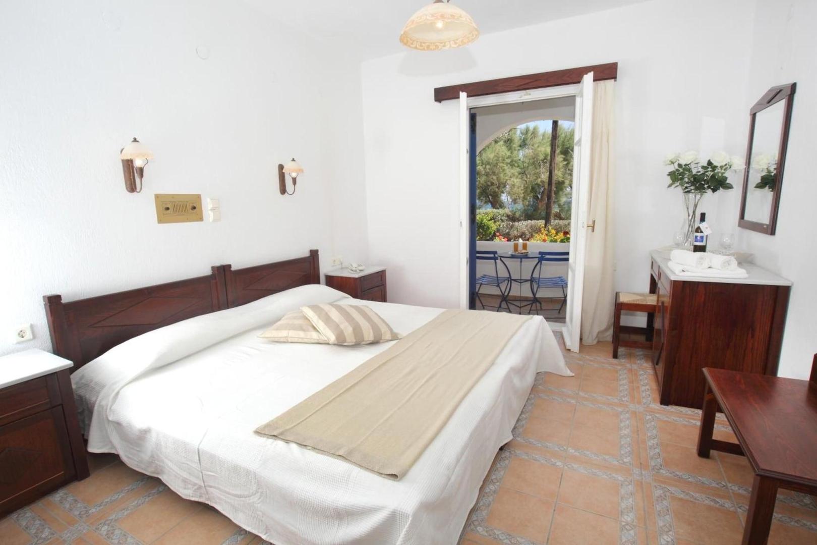 Paros Inn Hotel image 1