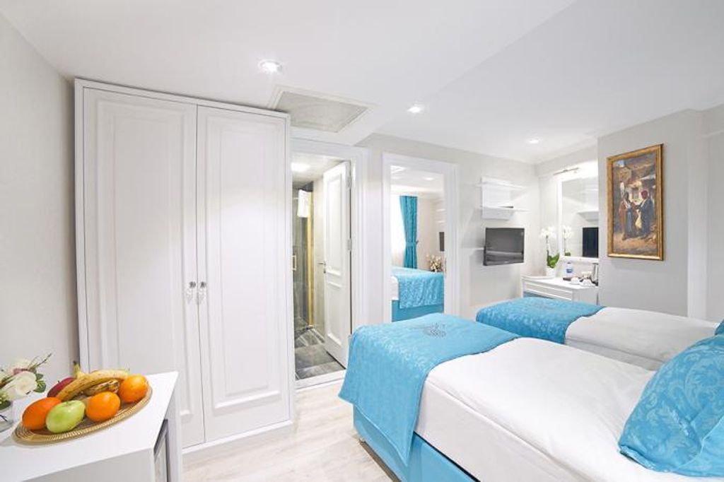 Glamour Hotel image 2