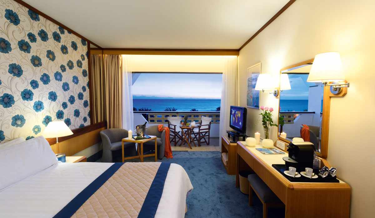 Constantinou Bros Athena Royal Beach Hotel foto 157
