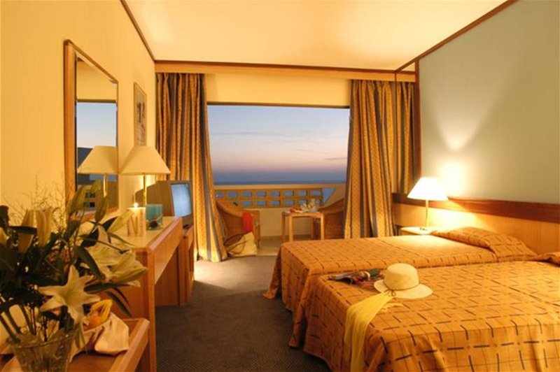 Constantinou Bros Athena Royal Beach Hotel foto 169