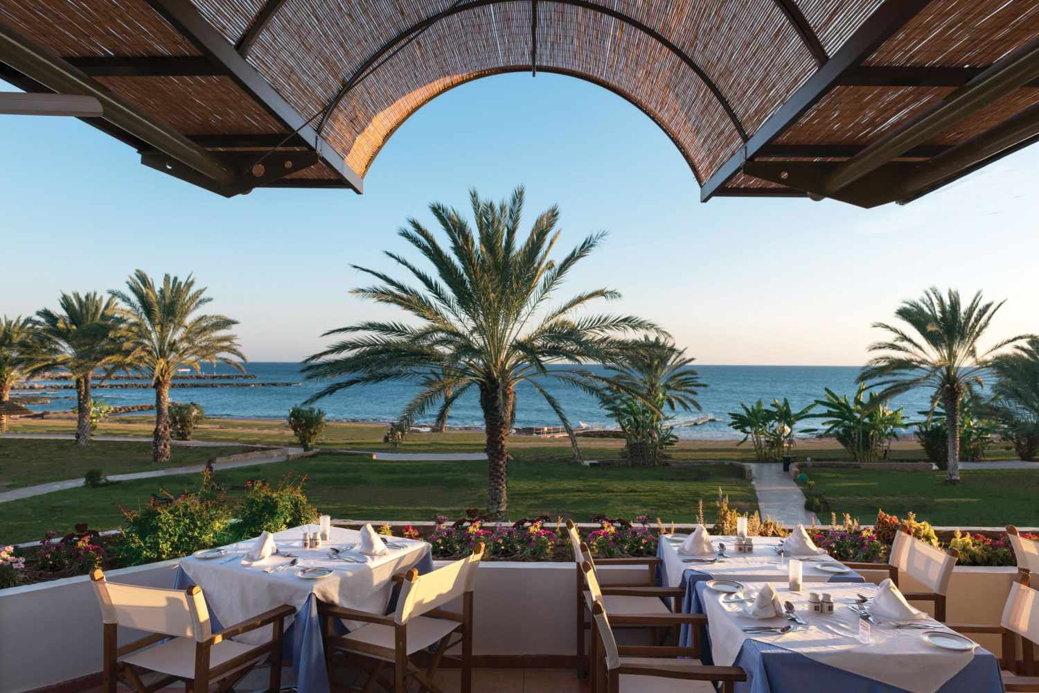 Constantinou Bros Athena Royal Beach Hotel foto 62