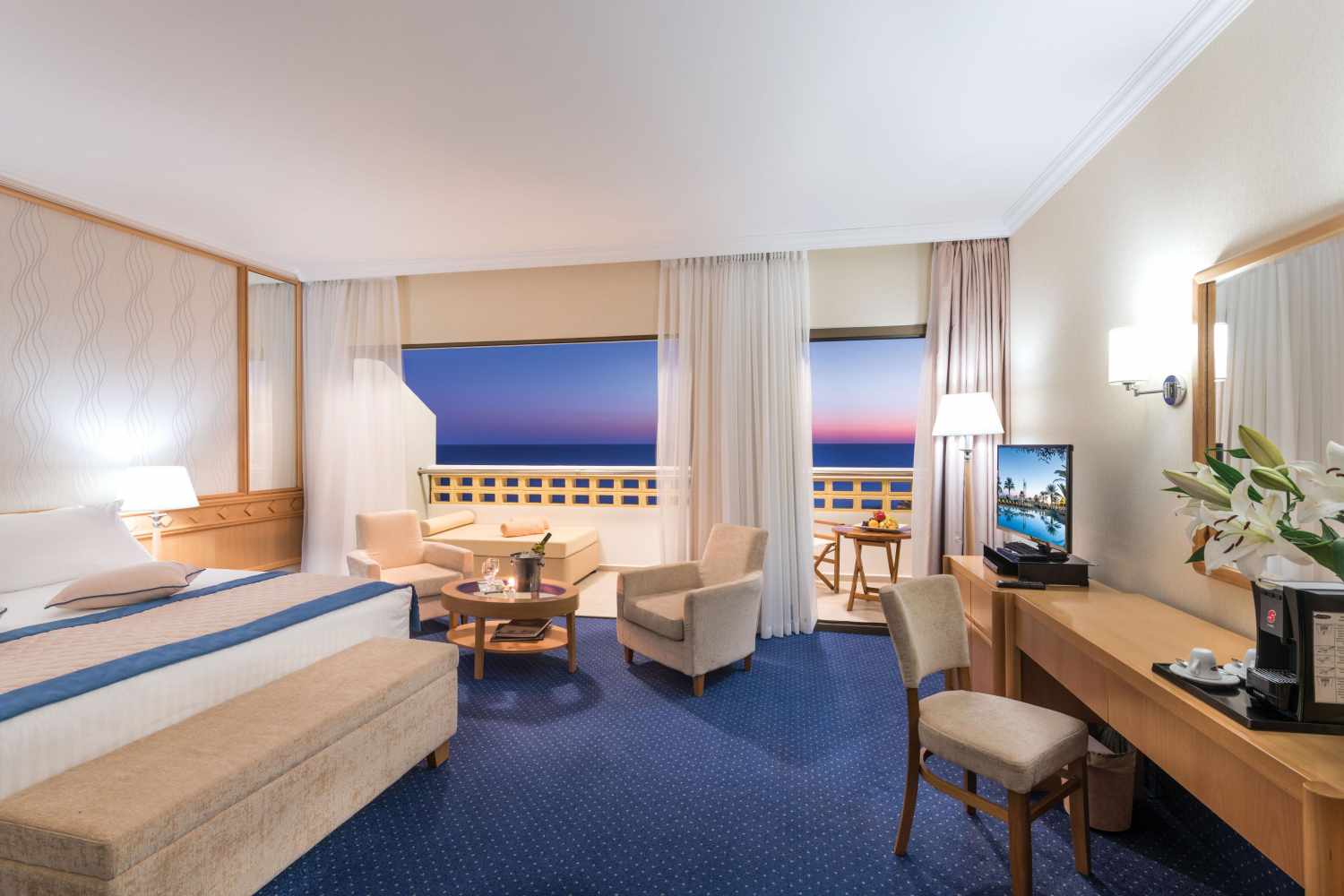 Constantinou Bros Athena Royal Beach Hotel foto 70