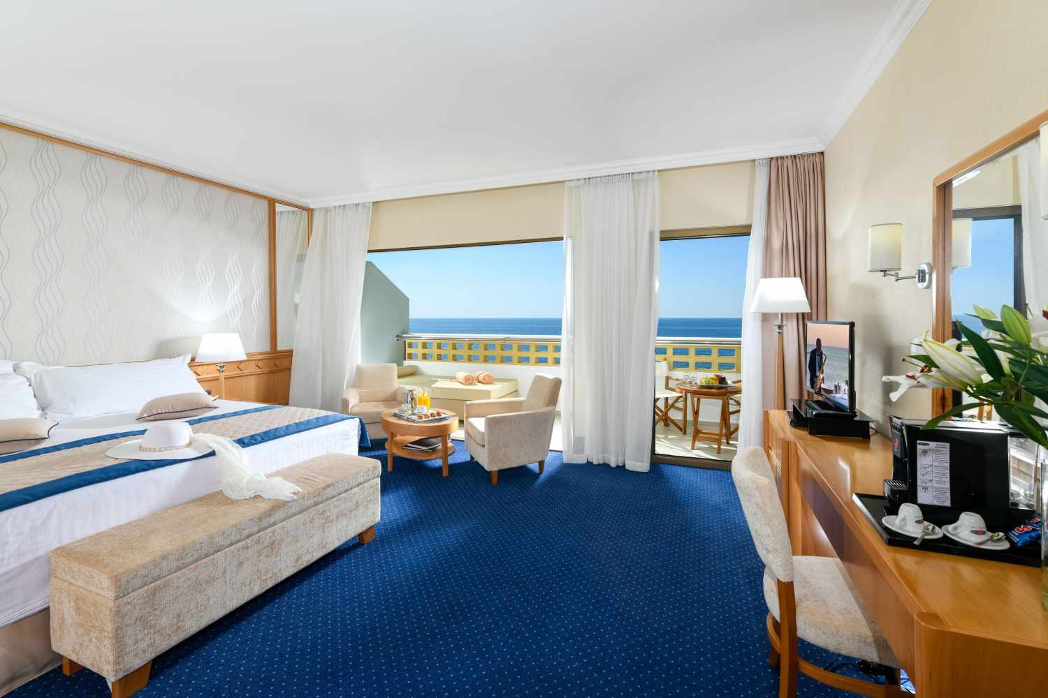 Constantinou Bros Athena Royal Beach Hotel foto 72