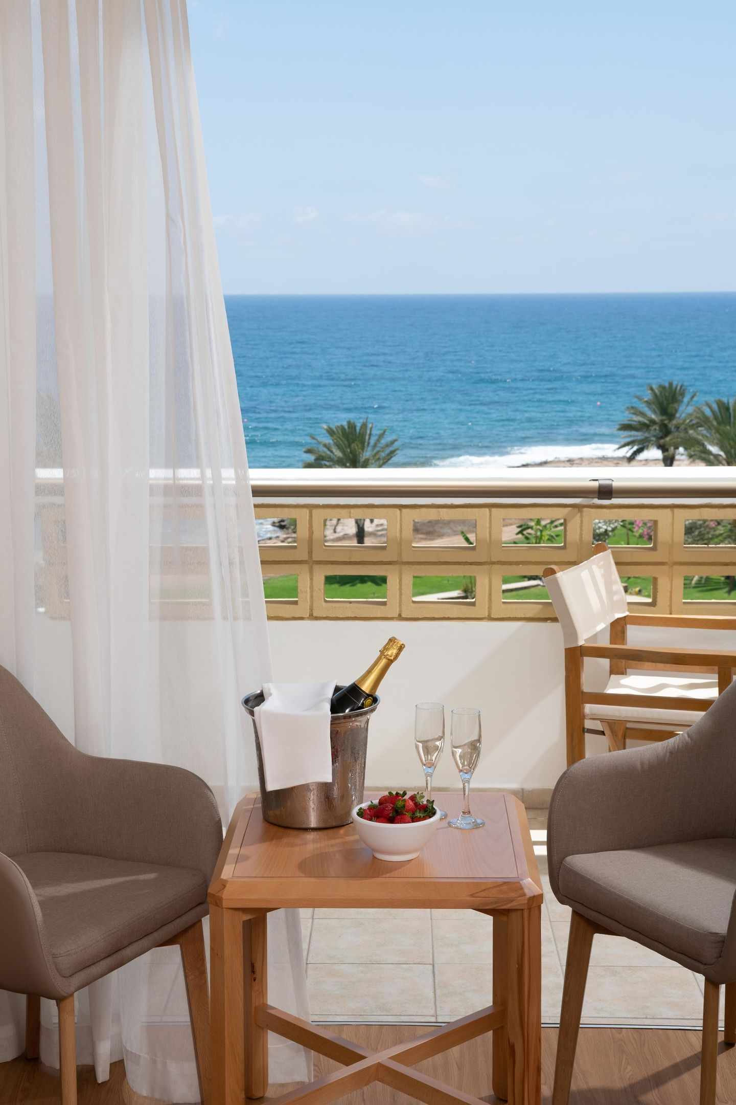 Constantinou Bros Athena Royal Beach Hotel foto 166