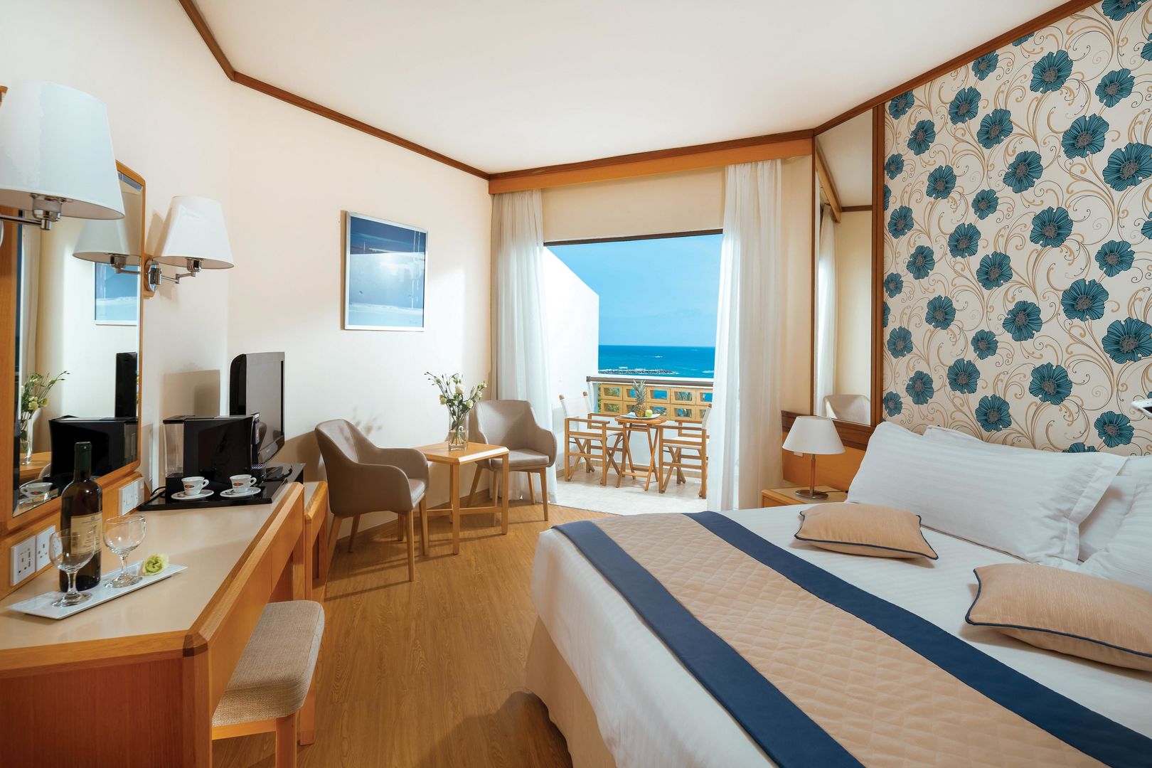 Constantinou Bros Athena Royal Beach Hotel foto 10