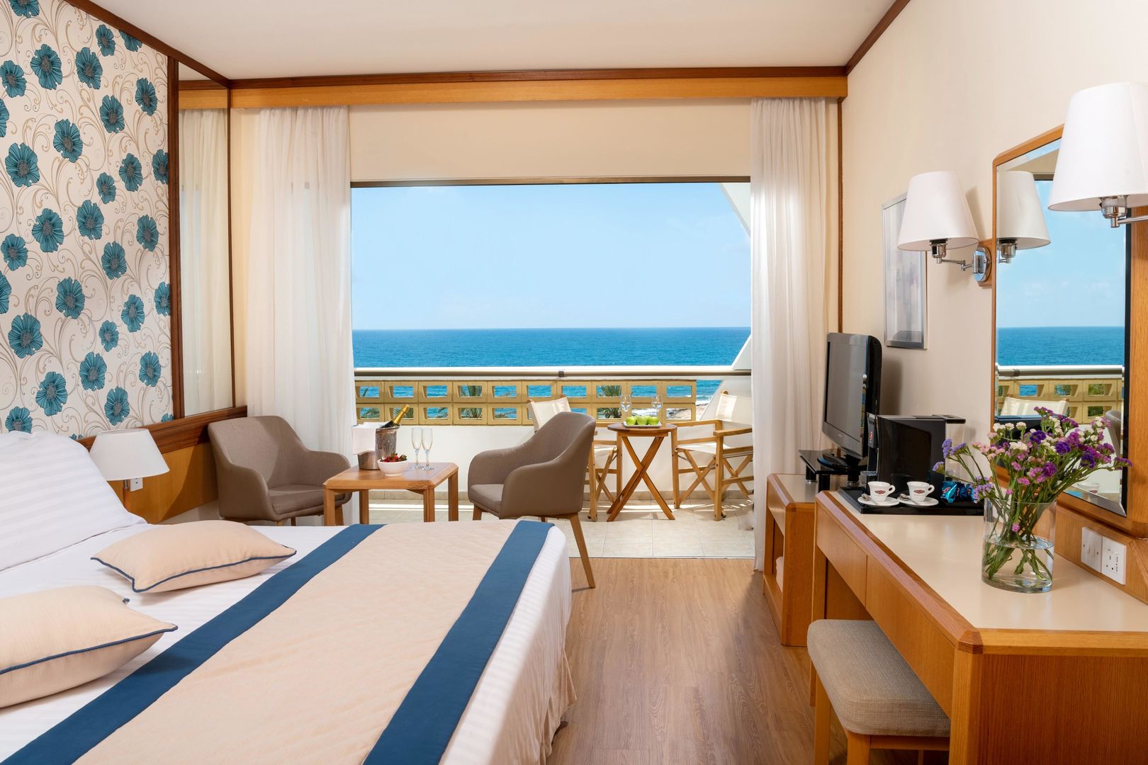 Constantinou Bros Athena Royal Beach Hotel foto 9