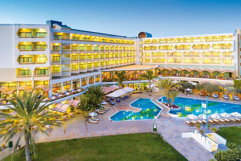 Constantinou Bros Athena Royal Beach Hotel in Paphos - foto 2
