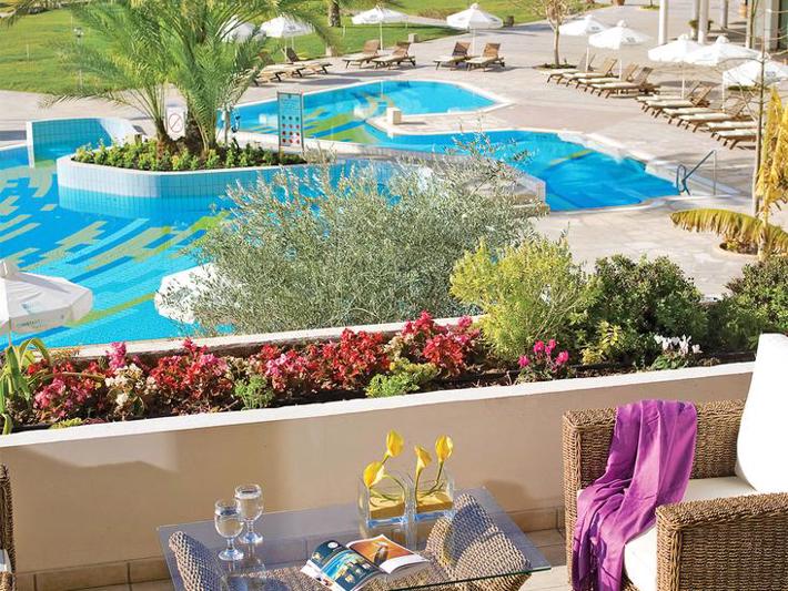 Constantinou Bros Athena Royal Beach Hotel in Paphos - foto 3