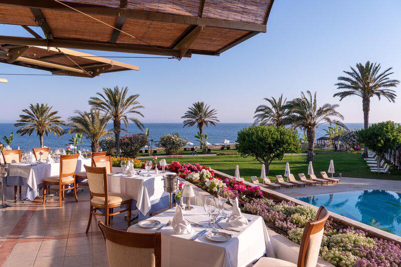 Constantinou Bros Athena Royal Beach Hotel in Paphos - foto 4