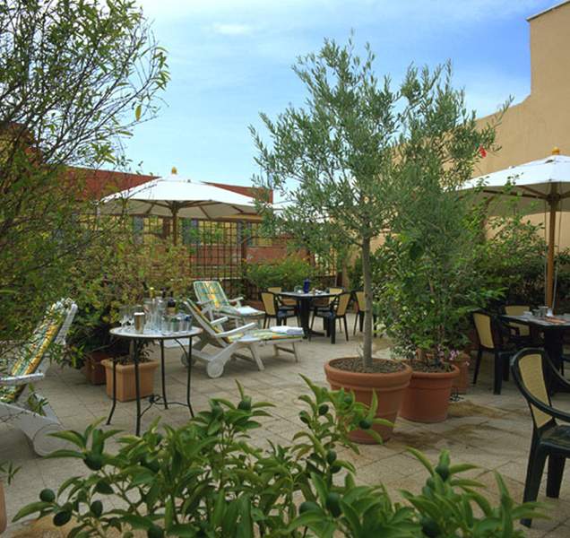 Hotel Des Artistes image 3