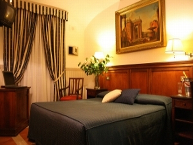 Hotel Des Artistes image 2