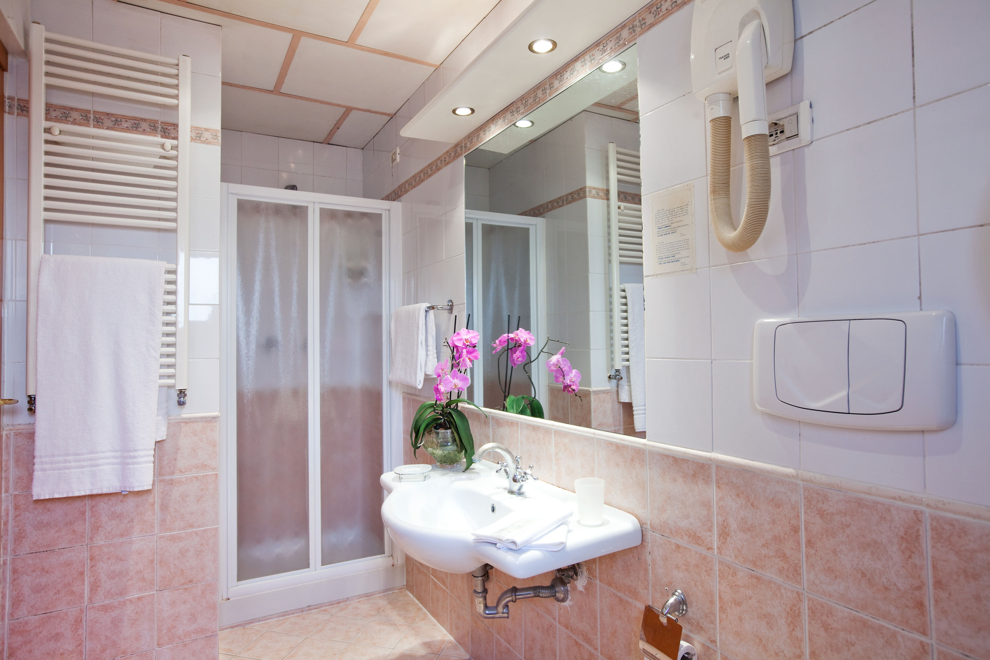 Badkamer met ligbad — Delle Muse