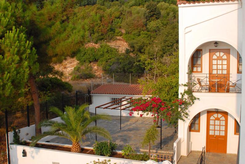 Travlos Studios foto 1