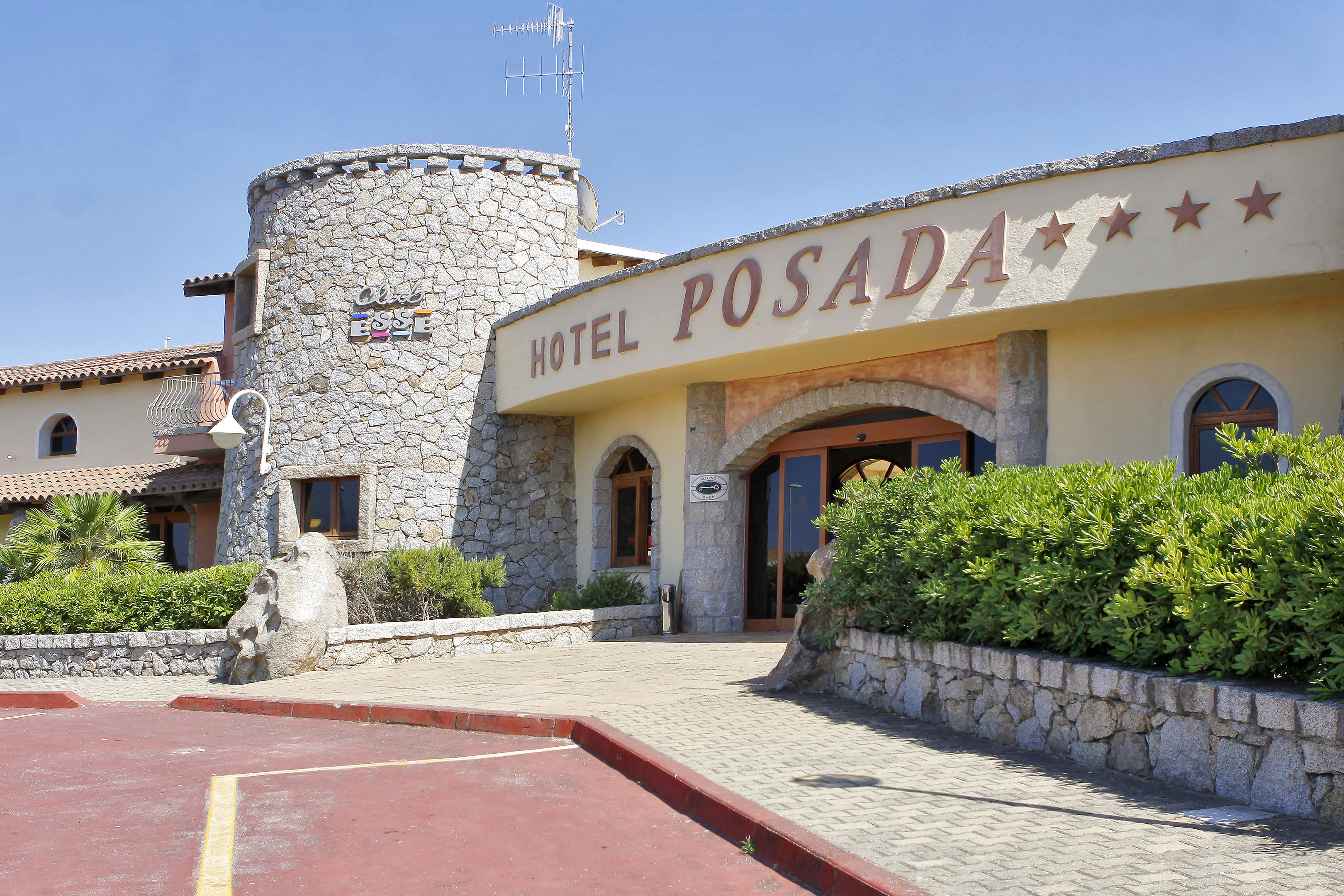 Hoofdingang van het hotel — Club Esse Posada