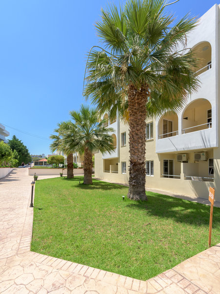 Memphis Beach Hotel image 0