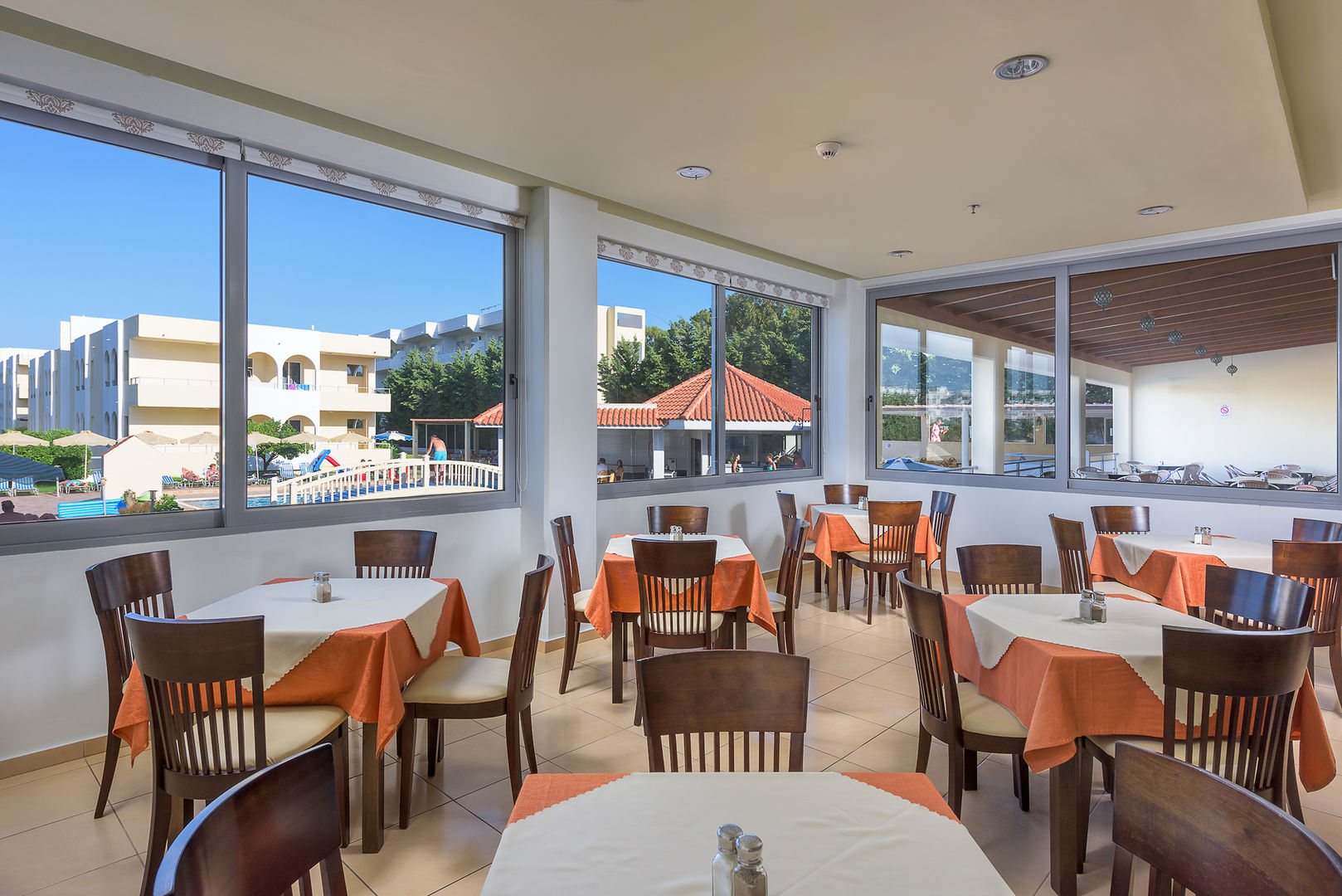 Memphis Beach Hotel image 3