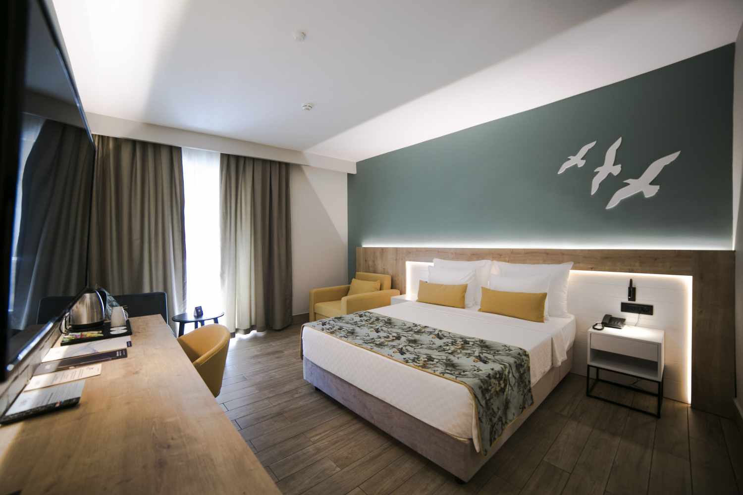 Sailor's Beach Club image 3