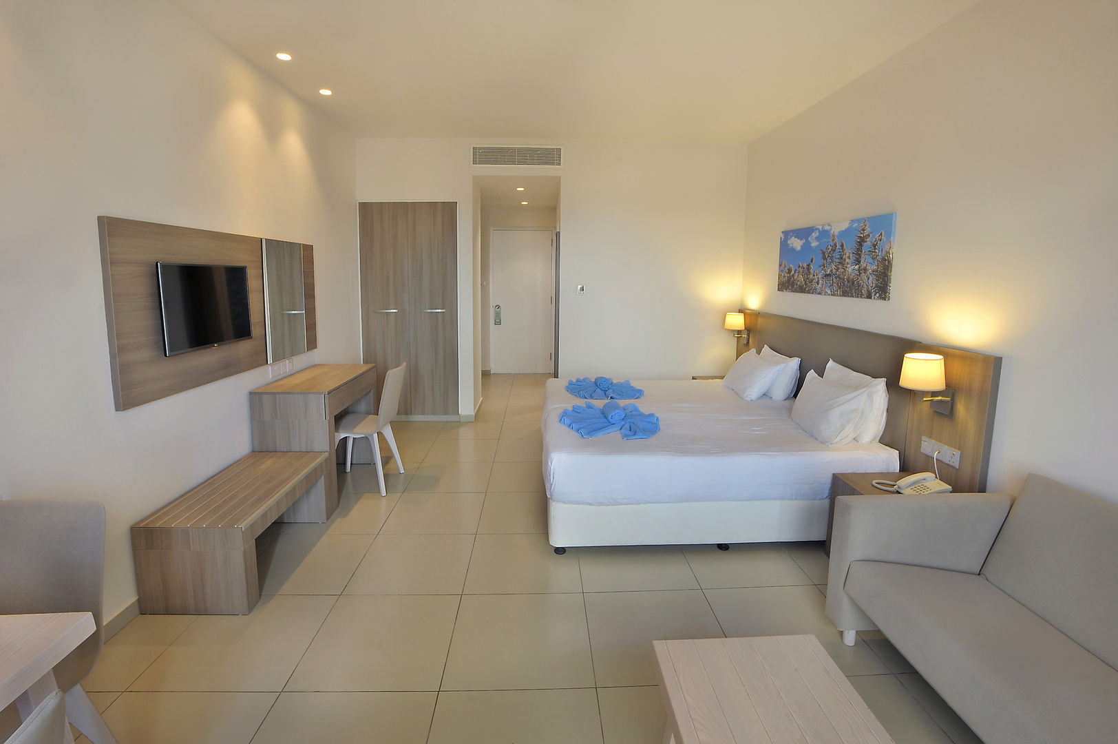 Euronapa Hotel image 1