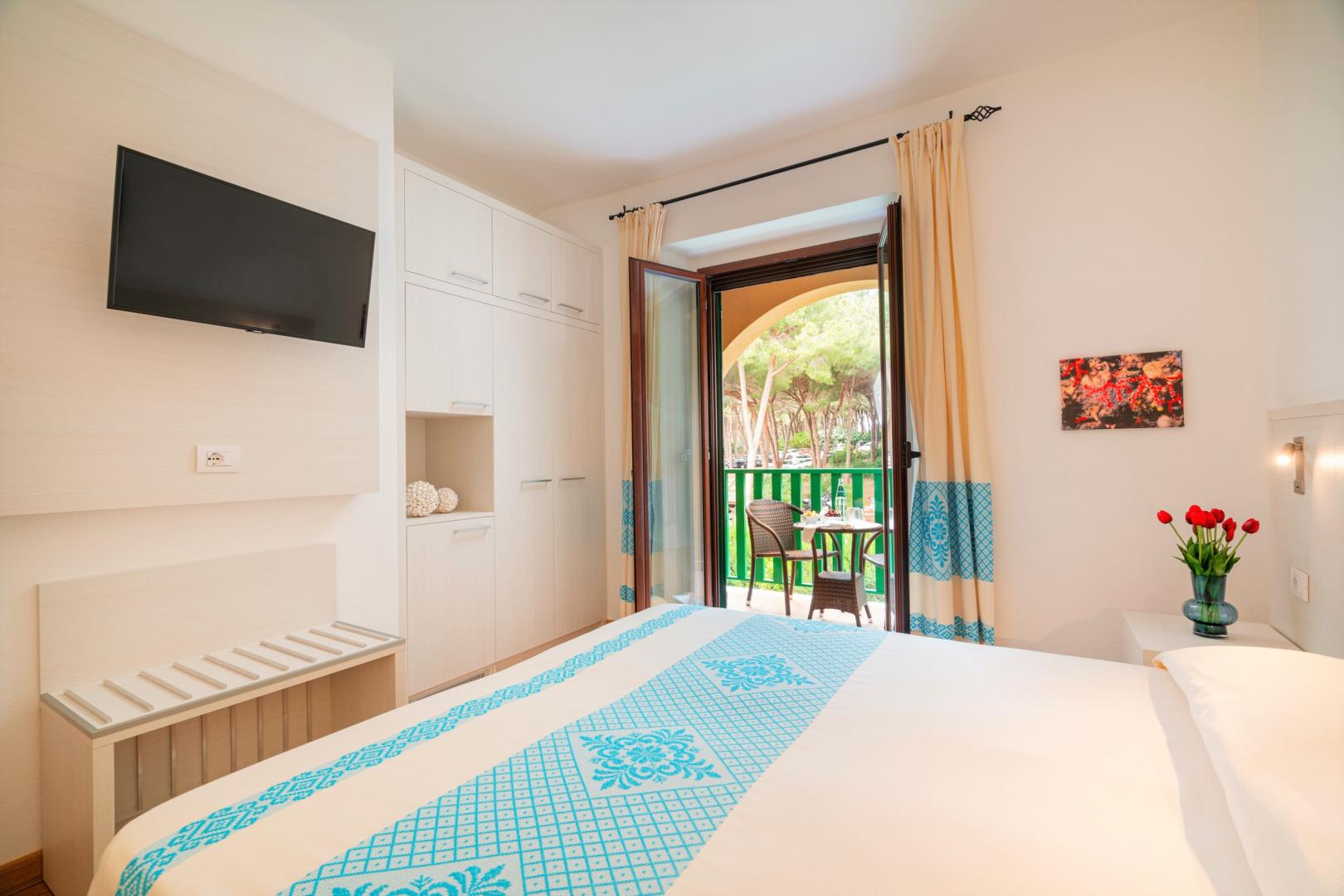 Binnenzwembad — Hotel Dei Pini