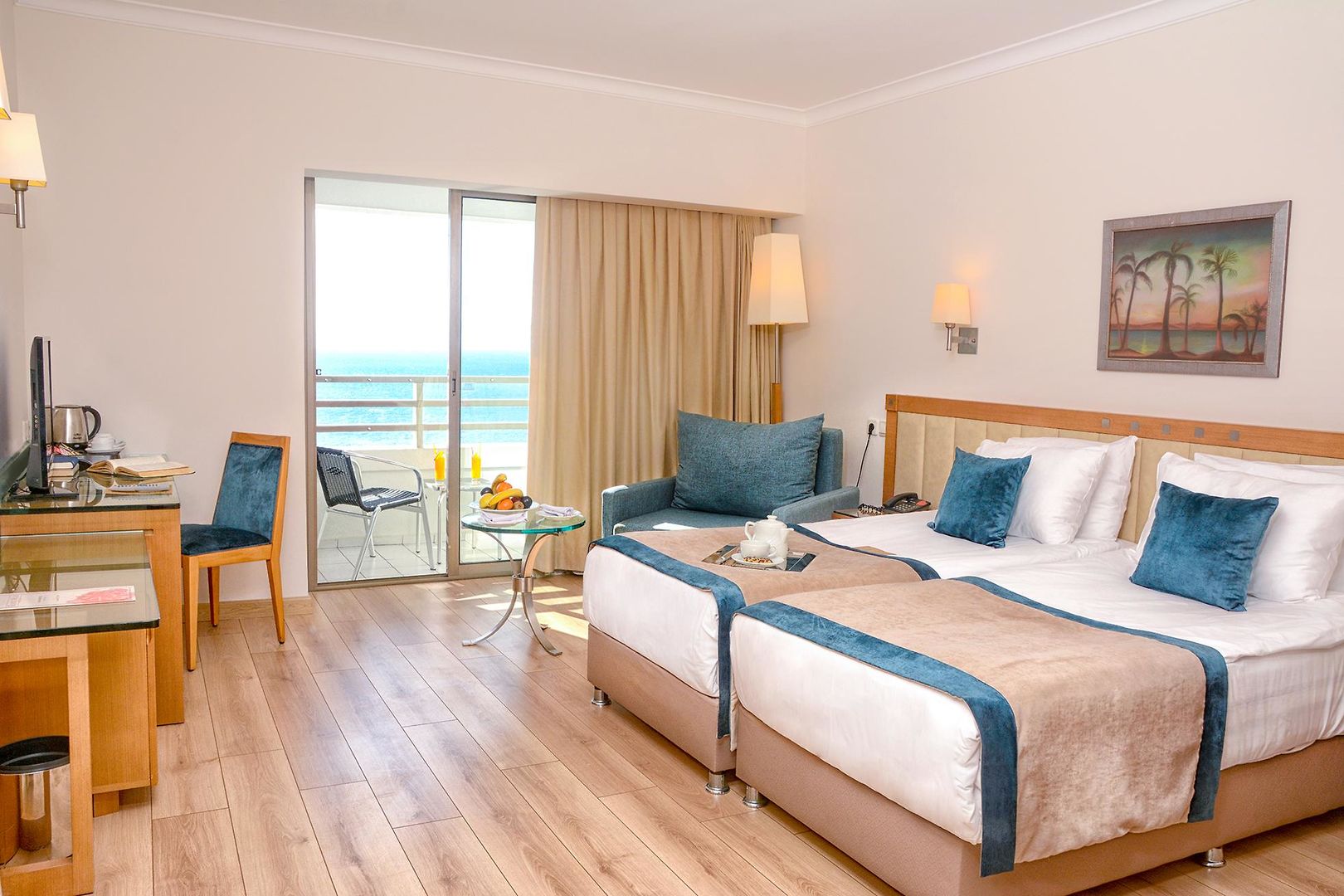 Korumar Hotel De Luxe image 1