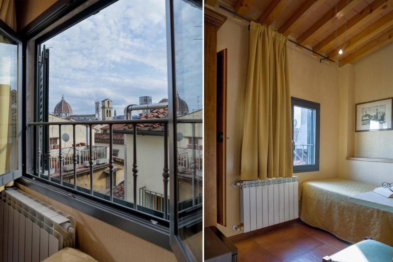een kamer met uitzicht op de stad vanaf een balkon bij Hotel Kursaal & Ausonia in Florence