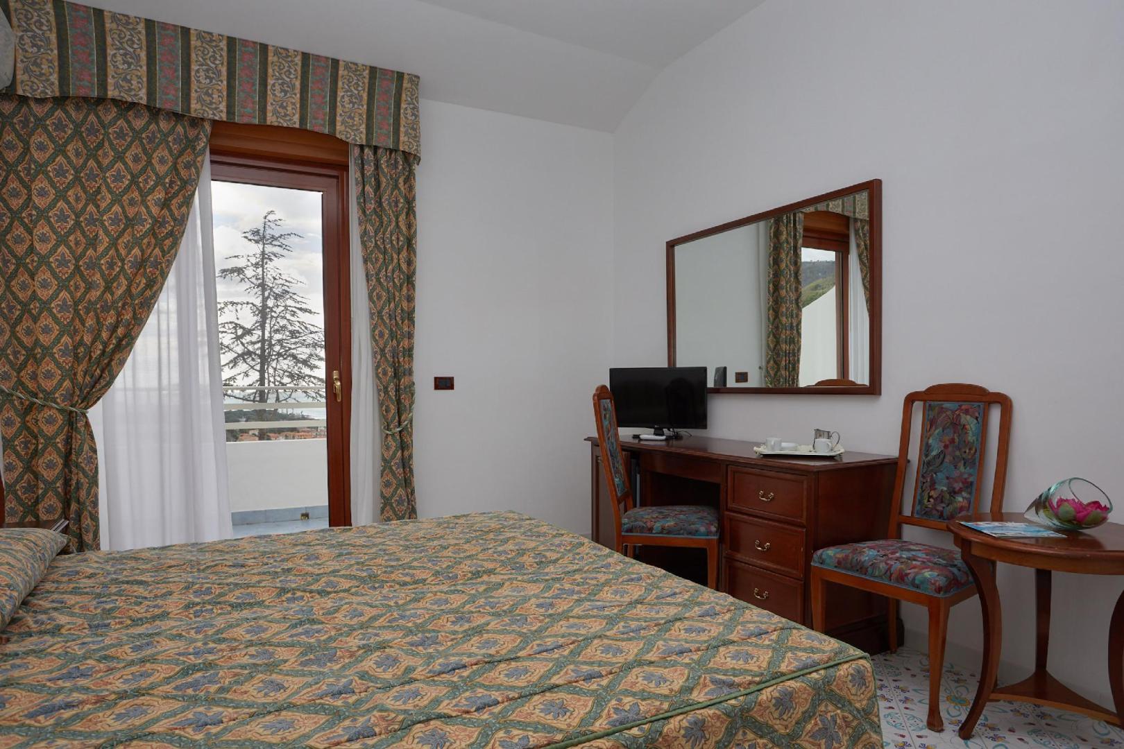 Hotel La Castellana image 1