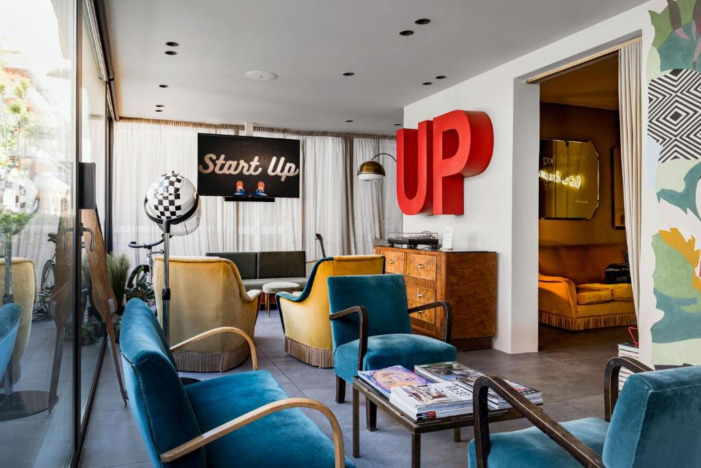 Up Hotel image 3