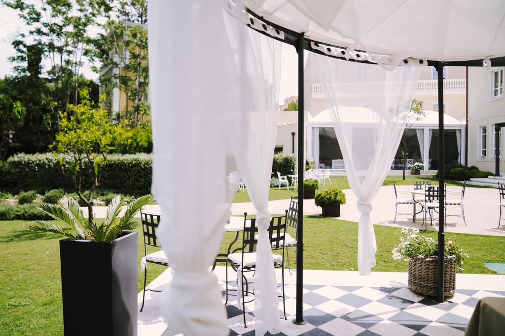 Binnenplaats — Hotel Villa Fanny
