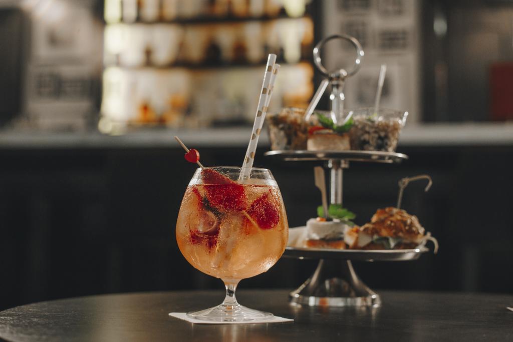 Bar met drankenselectie — Hotel Villa Fanny