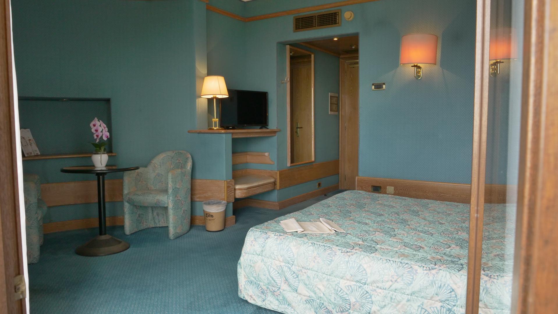 501 Hotel image 3