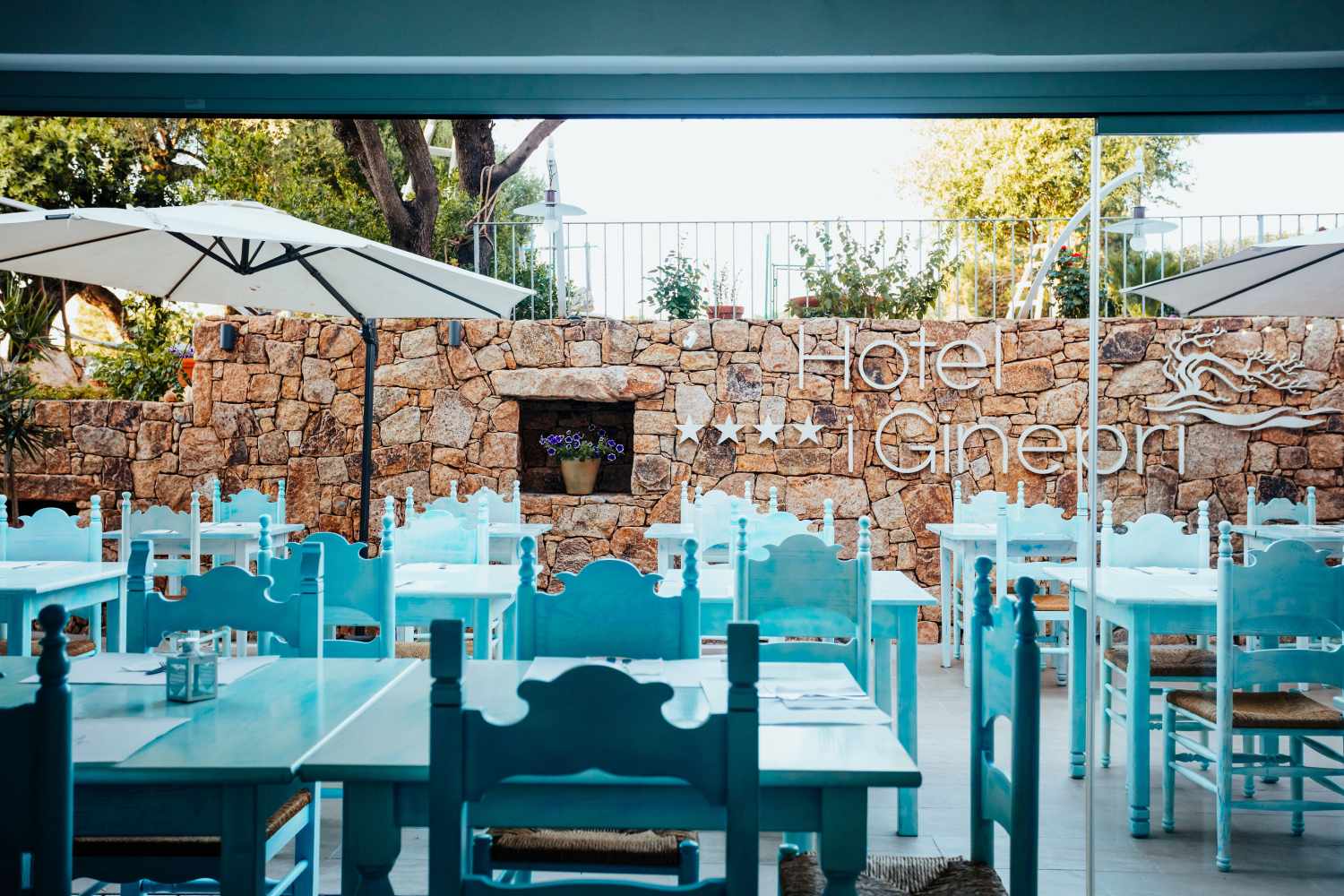 Restaurantterras buiten — Hotel i Ginepri