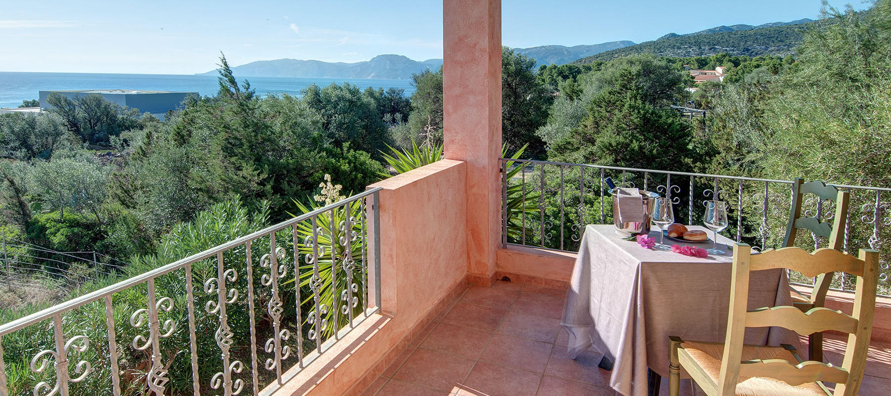 Zeezicht vanaf het balkon — Hotel i Ginepri