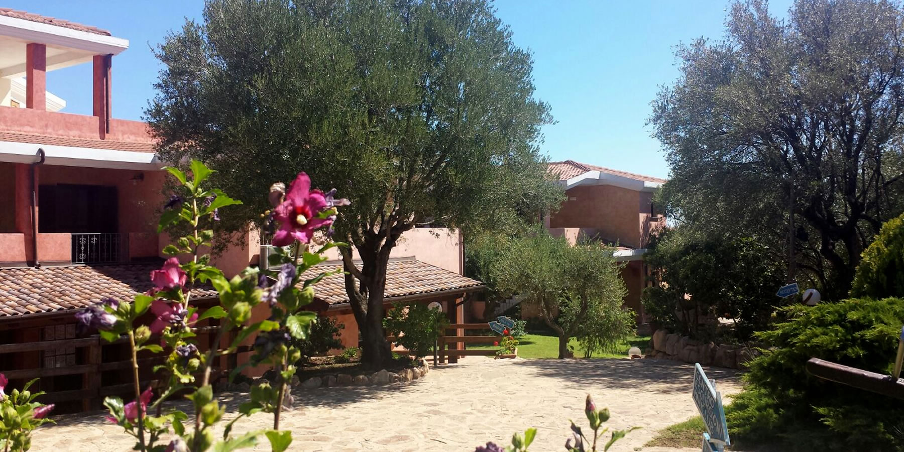 Binnenplaats — Hotel i Ginepri