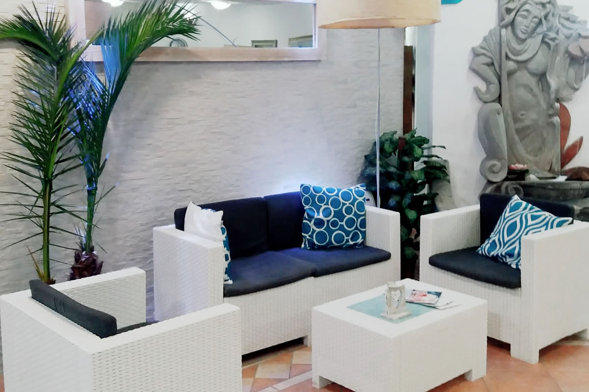 Relaxruimte met ligbedden — Hotel i Ginepri