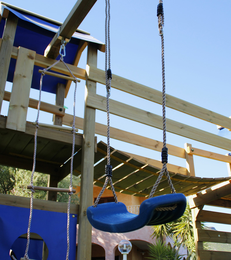 Buitenzwembad met ligbedden — Hotel i Ginepri