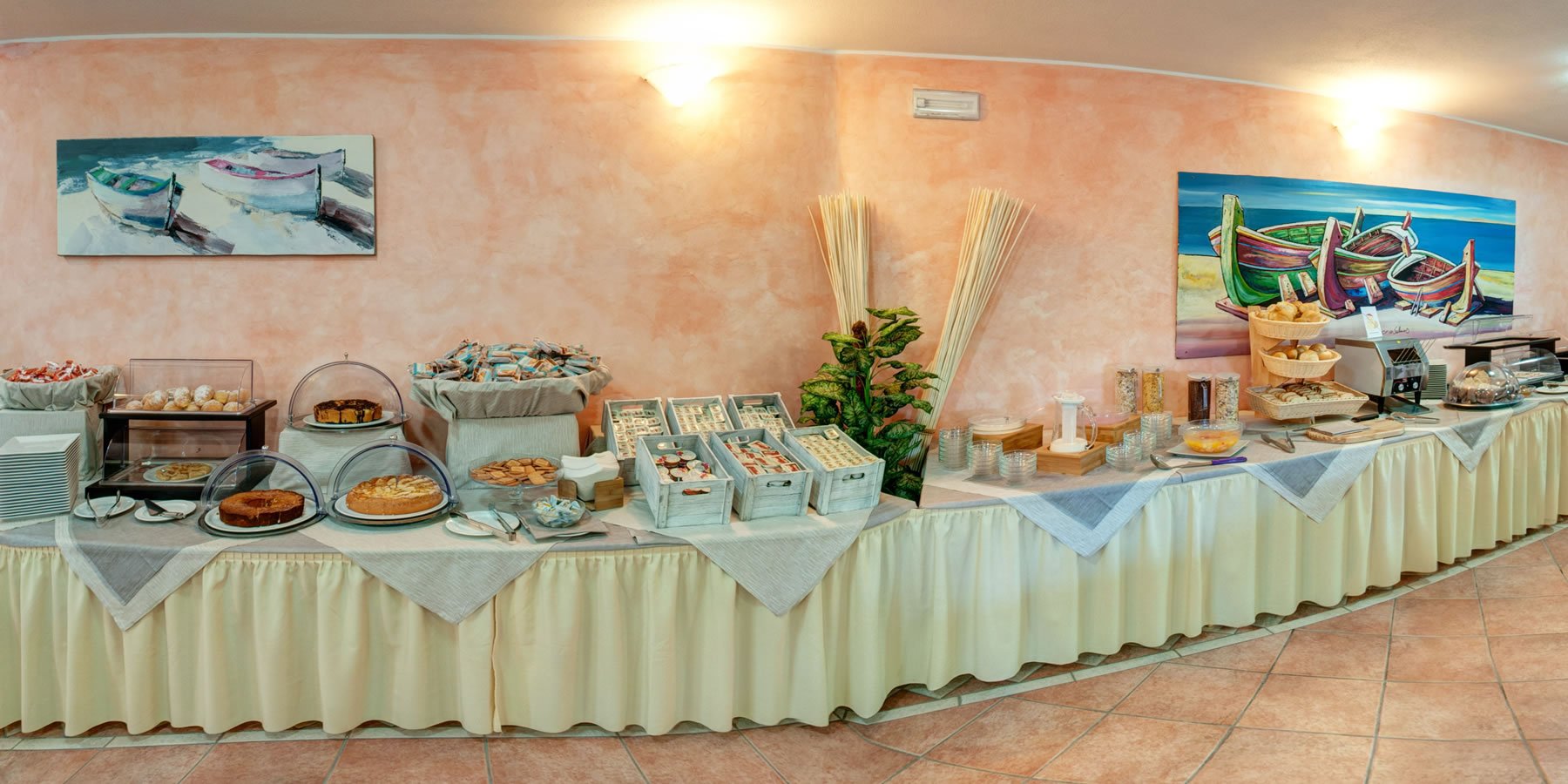 Buffet met diverse gerechten — Hotel i Ginepri