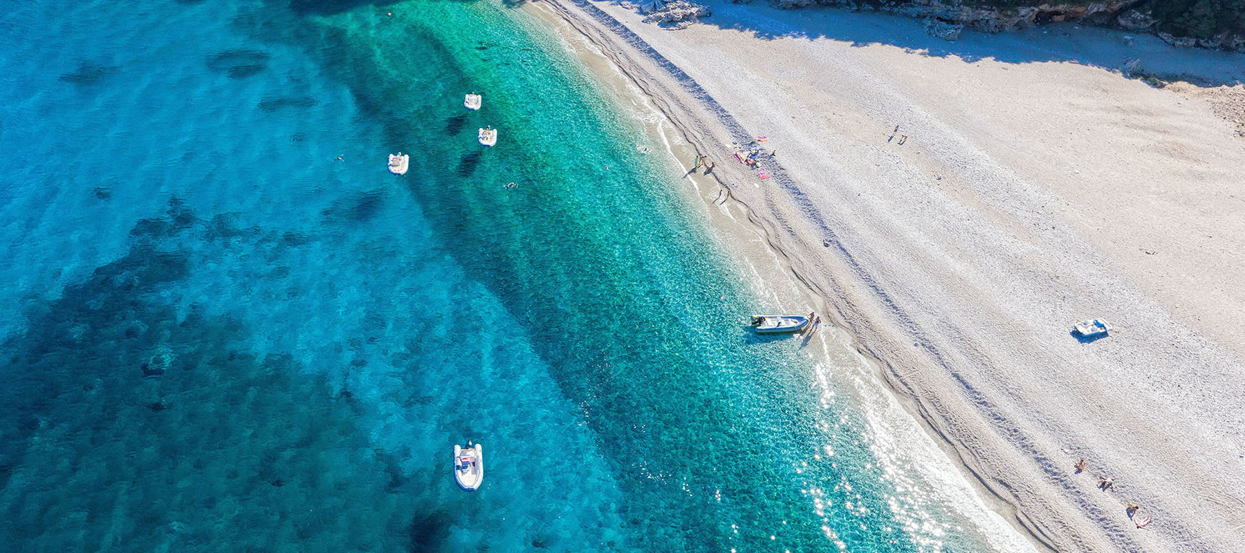 Wit zandstrand met turquoise water — Hotel i Ginepri