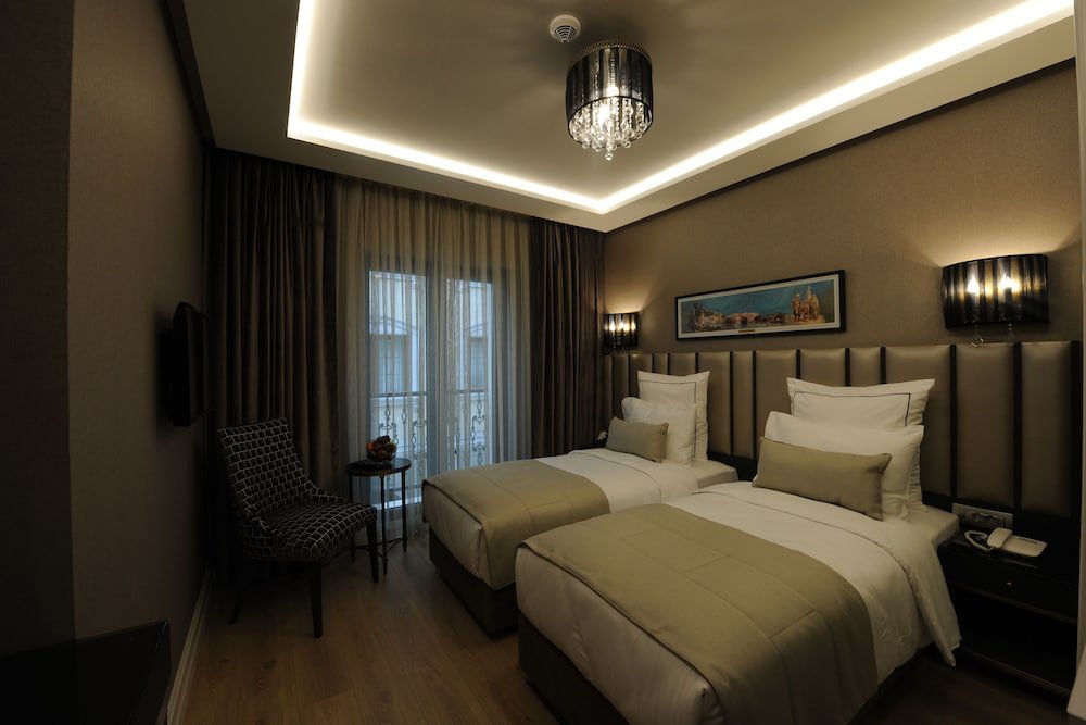 Le Petit Palace Hotel image 3