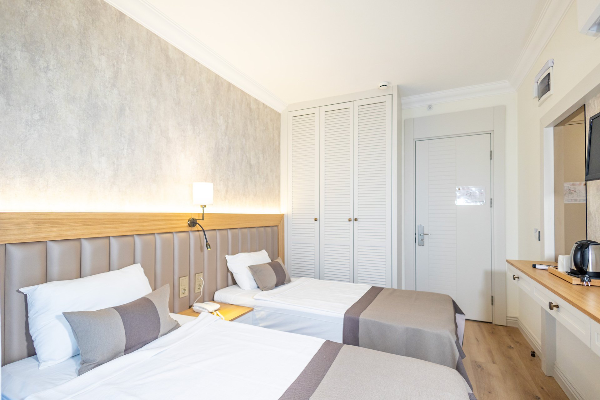 De'Manor Boutique Hotel image 1